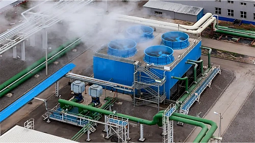 Which gas is used for cooling in chillers?